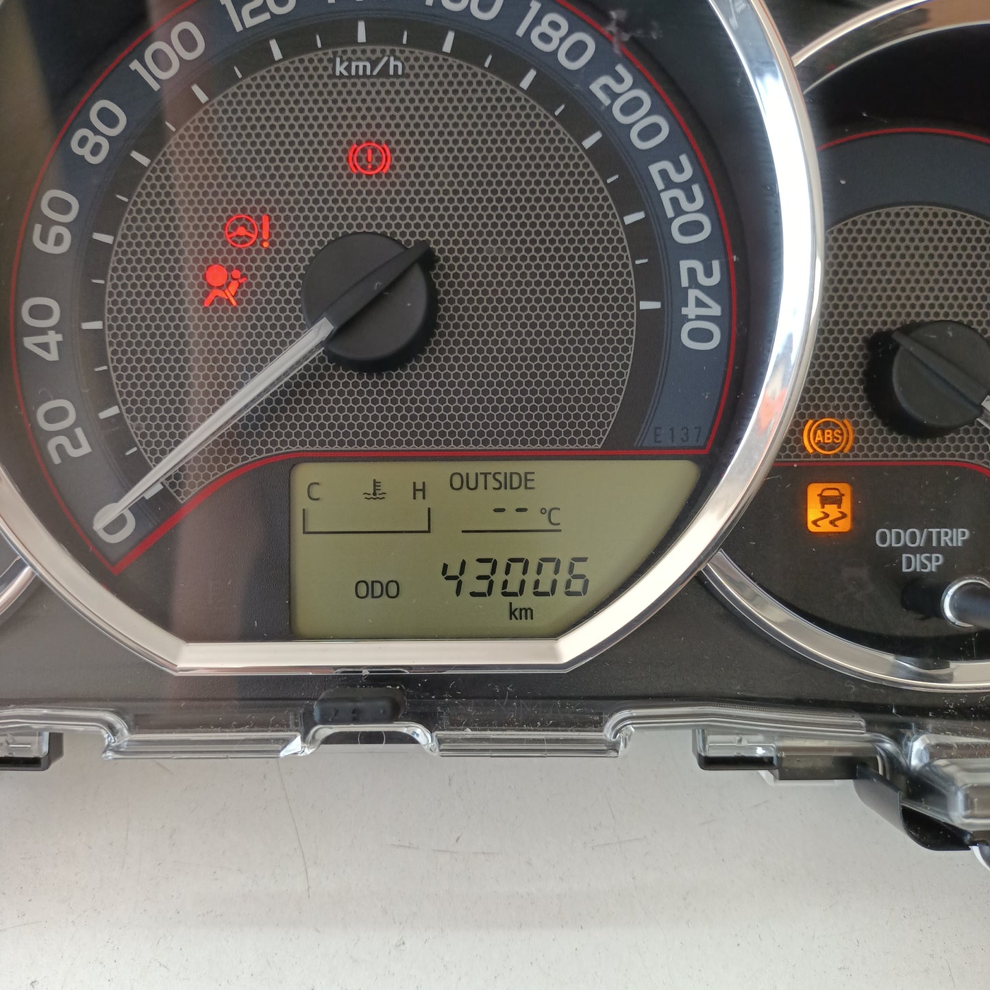 Toyota Corolla Hatchback Instrument Cluster ZRE182R 2012 2013 2014 2015 43006km