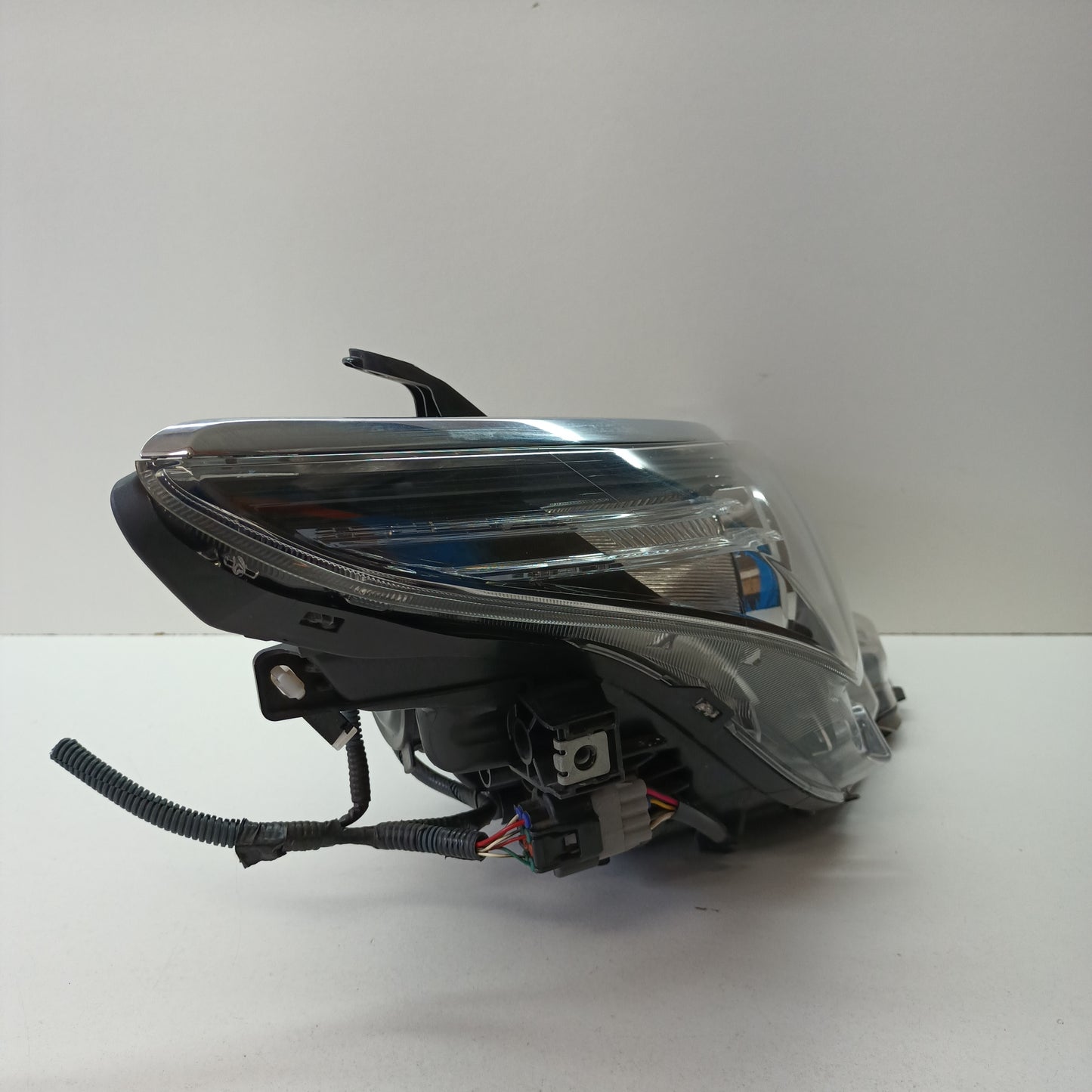 Toyota Corolla Hatchback Headlamp Right Hand Side ZRE182R 2015 2016 2017 2018