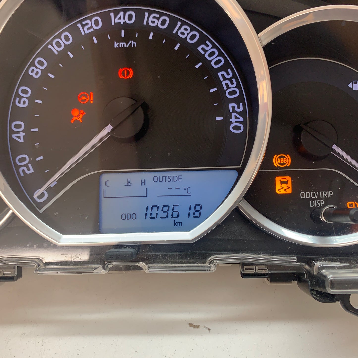 Toyota Corolla Hatchback Instrument Cluster ZRE182R 2015 2016 2017 2018 109618km
