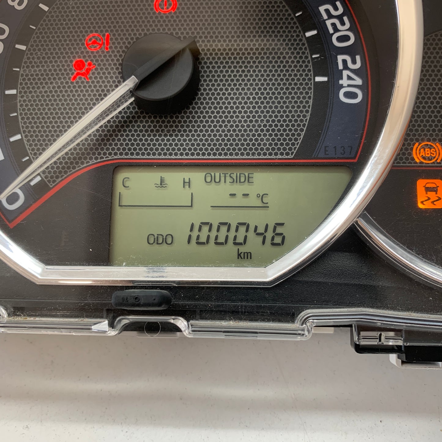 Toyota Corolla Hatchback Instrument Cluster ZRE182R 2012 2013 2014 2015 100046km