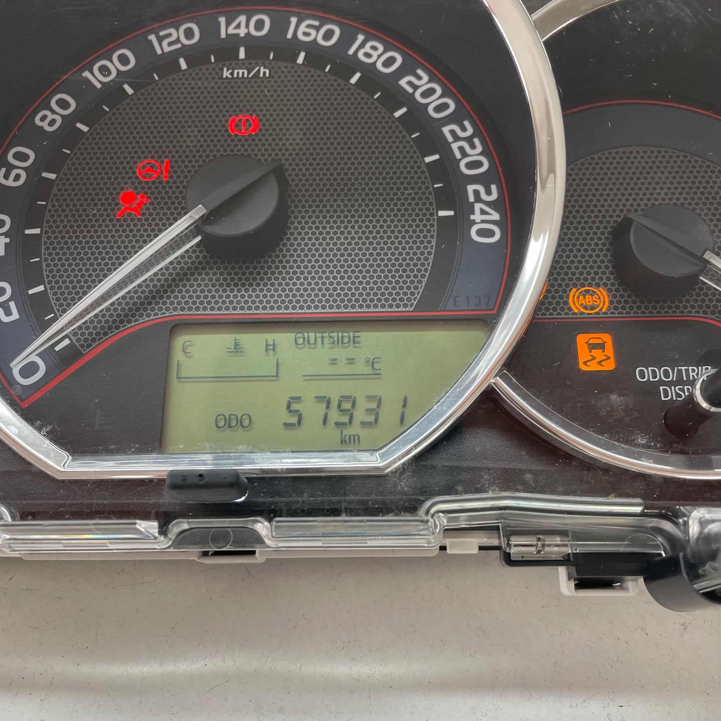 Toyota Corolla Hatchback Instrument Cluster ZRE182R 2012 2013 2014 2015 57931km