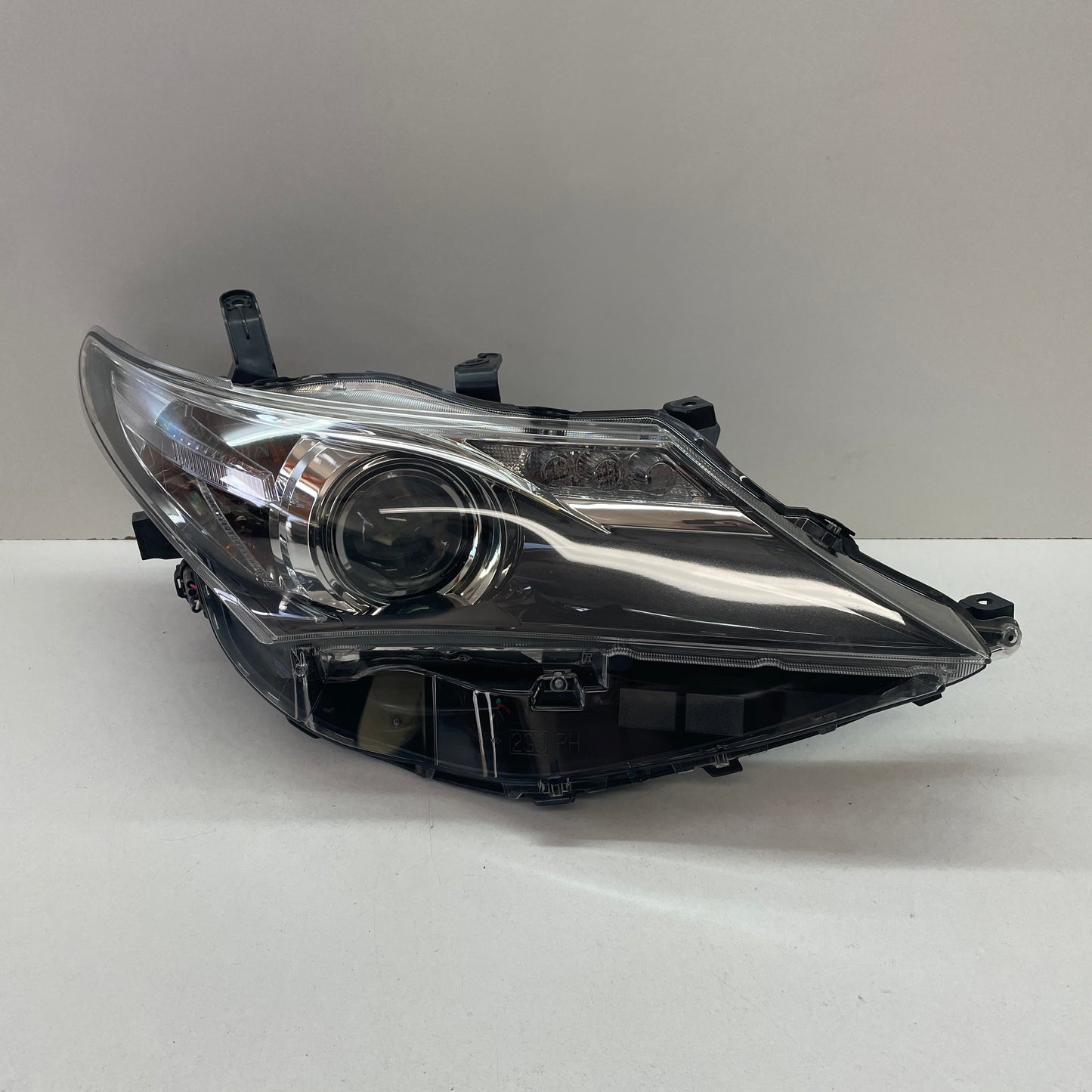 Toyota Corolla Hatchback Headlamp Right Hand Side ZRE182R 2012 2013 2014 2015